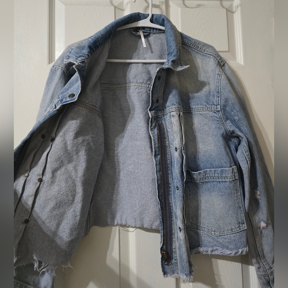 Free People Dillon Denim Jacket in Jasmine, Oversized/Boxy Fit, Frayed Hem, EUC! - Picture 5 of 16